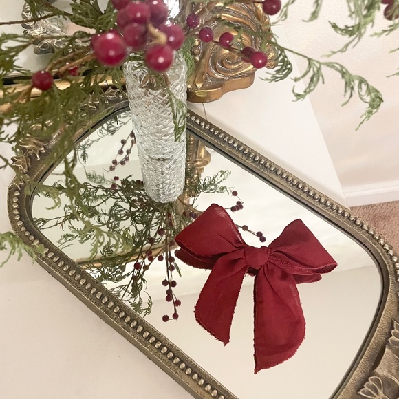 Red Bow - Picture 1 of 3